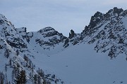 89 Vista verso il Lago del Vallone sovrastato dai Corni di Sardegnana...ci devo ritornare in tarda primavera!